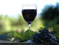 紅葡萄酒的化合物可以治療阿爾茨海默氏症